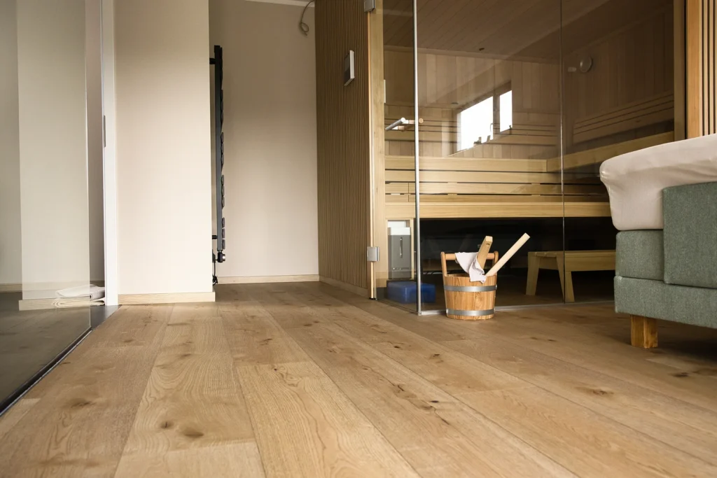 Schlafzimmer mit Bad und Sauna