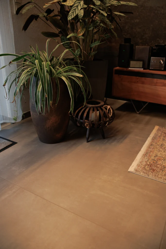 Bodenfliesen in Betonoptik Atlas Concorde Boost Grey 120x120 cm im Wohnbereich