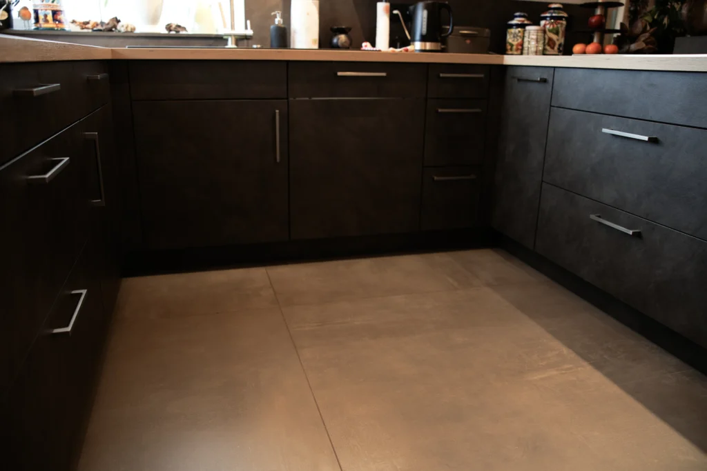 Boost Grey Bodenfliese in Betonoptik 120x120 cm als Grundfliese